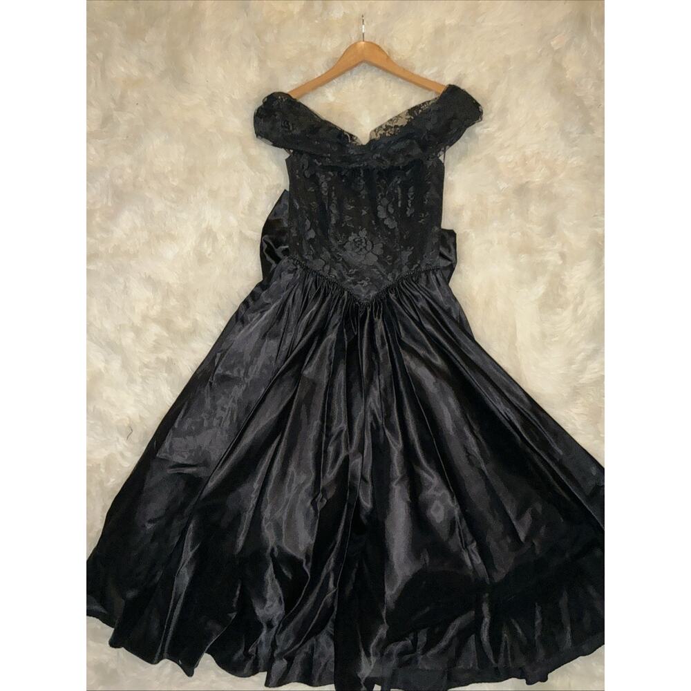 Vintage Black Lace Off Shoulder Gown Basque Waist Satin Event Dress Zum Zum 7/8 - Picture 3 of 13